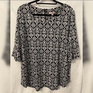 Roz & Ali Black and White Patterned Blouse